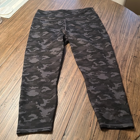 FABLETICS camo leggings - Picture 2 of 7